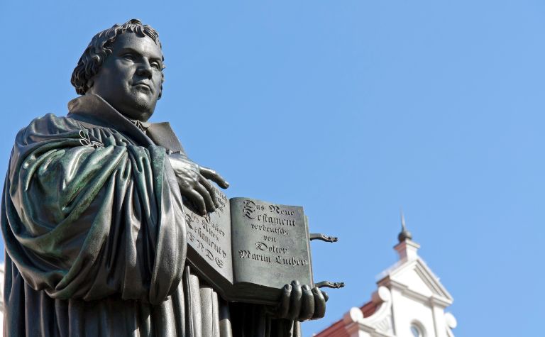 Martin Luther statue