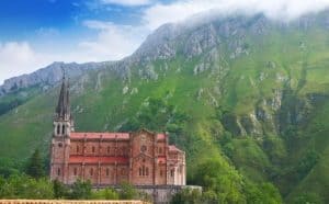 Methodist vs. Catholic: What's the Difference? - Christianity FAQ