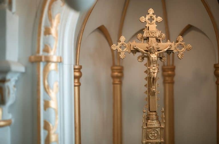 Protestant crucifix