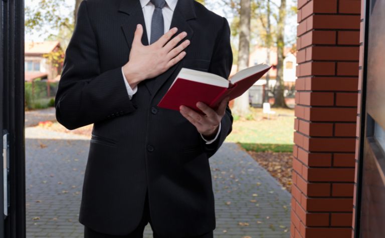 Christianity vs. Jehovah's Witnesses: What's the Difference ...